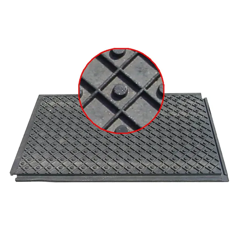 Plastová podlahová deska FLOMA Paddock RePVC T613 - délka 120 cm, šířka 80 cm, výška 4,3 cm Koopje
