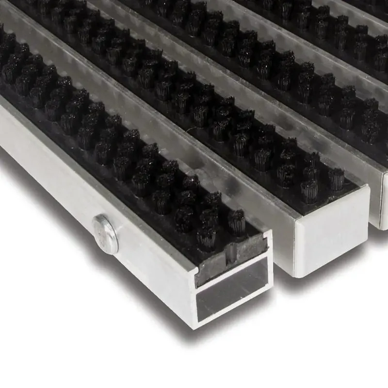 Černá hliníková kartáčová venkovní vstupní rohož FLOMA Alu Super (Cfl-S2) - délka 1 cm, šířka 1 cm, výška 2,7 cm Hete Deal