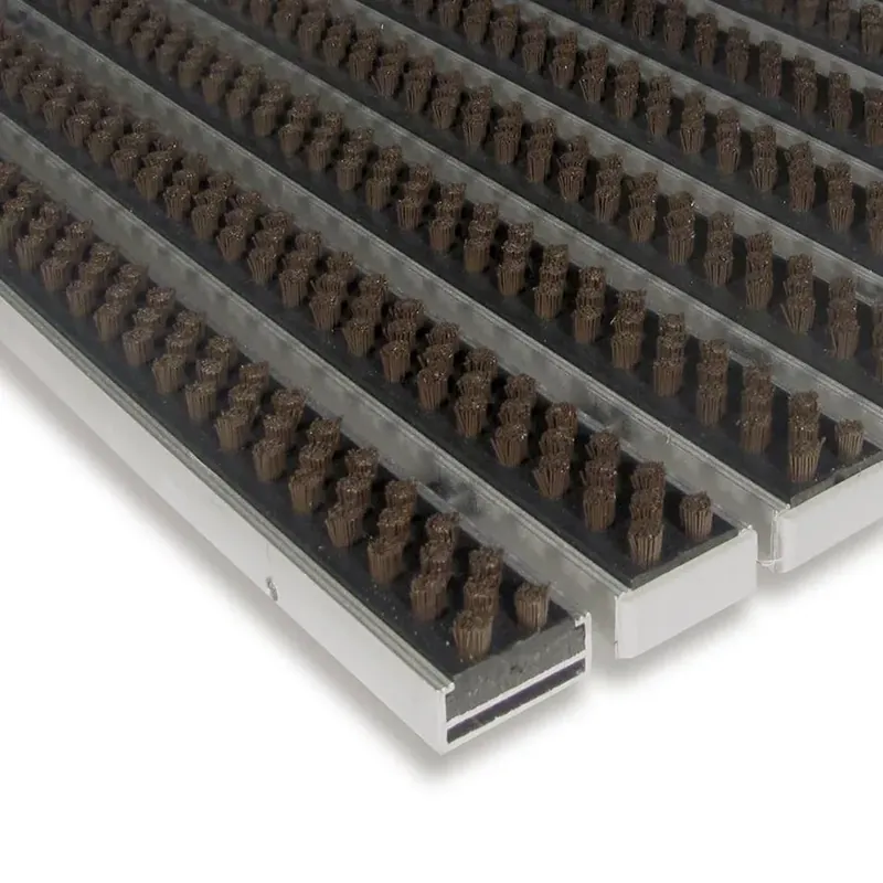 Koop Online Hnědá hliníková kartáčová venkovní vstupní rohož FLOMA Alu Super (Cfl-S2) - délka 150 cm, šířka 100 cm, výška 1,7 cm