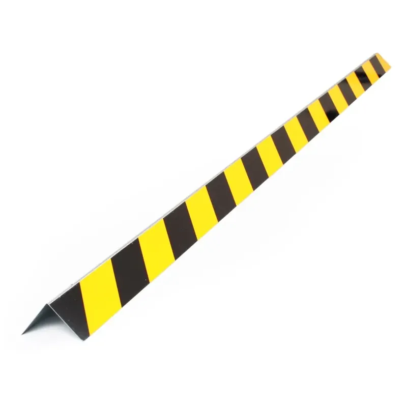 Superprijs Černo-žlutá pozinkovaná reflexní ochrana rohů zdí, stěn (L-profil) - délka 150 cm, šířka 5 x 5 cm, tloušťka 0,55 cm