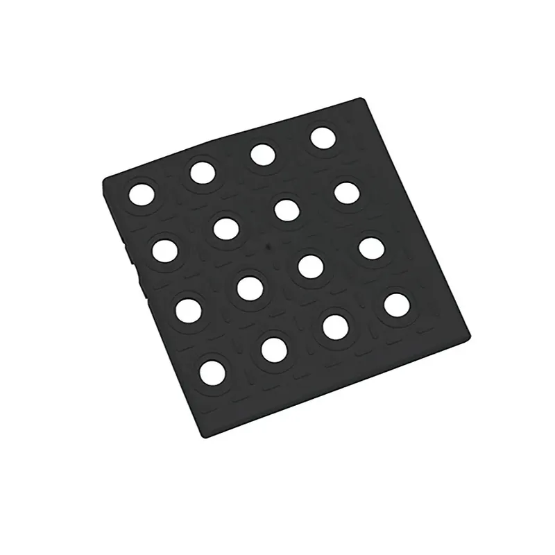 Černý plastový (PE) rohový nájezd AvaTile AT-STD - délka 13,7 cm, šířka 13,7 cm, výška 1,6 cm Dagaanbieding