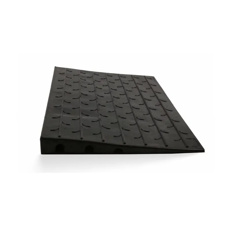 Černá gumová nájezdová rampa k obrubníku V6M - délka 108 cm, šířka 60 cm, výška 6 cm Koop Online