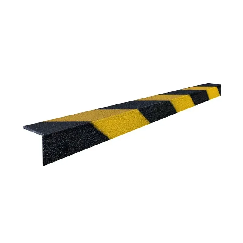 Bestseller Černo-žlutá karborundová schodová hrana - délka 75 cm, šířka 5,5 cm, výška 5,5 cm, tloušťka 0,5 cm