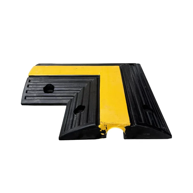 Favoriet Černo-žlutý gumový rohový kabelový most (1x30x30) FLOMA CPR11 - délka 30 cm, šířka 30 cm, výška 4 cm